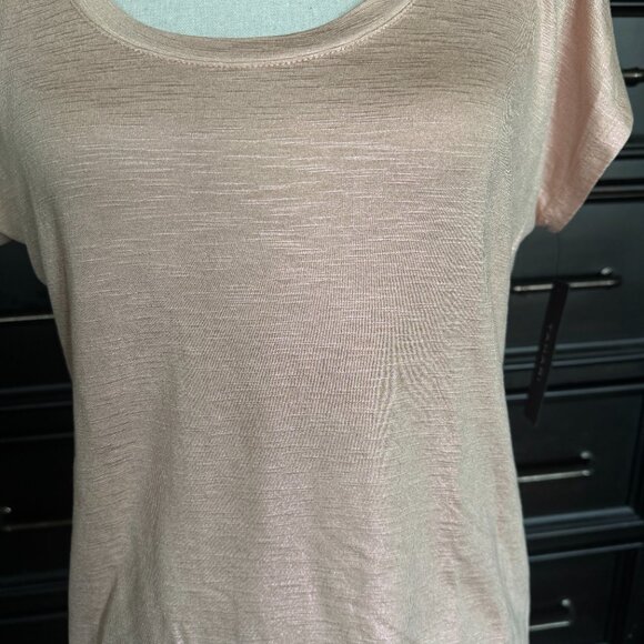 Tahari Subtle Shimmer Pale Pink Extended Shoulder Top M EUC! - Picture 3 of 3